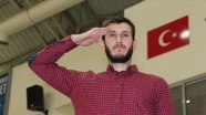 Milli hentbolcu Durmuş Ali Tınkır&#039;ın asker selamı hassasiyeti