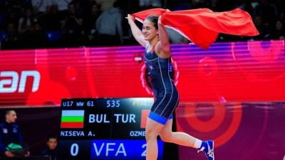 Milli kadın g&uuml;reş&ccedil;ilerden 17 Yaş Altı Avrupa Şampiyonası'nda 2 altın madalya
