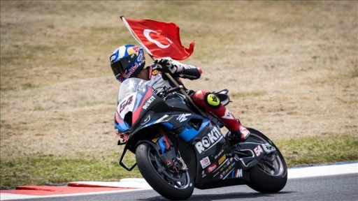 Milli motosikletçi Toprak Razgatlıoğlu, Çekya'da birinci oldu