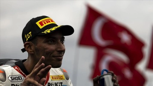 Milli motosikletçi Toprak Razgatlıoğlu, Fransa'da birinci oldu