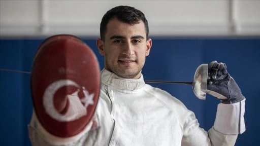 Milli para eskrimci Hakan Akkaya, Tayland'daki Dünya Kupası'nda bronz madalya aldı