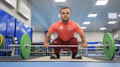 Milli para halterci &Ccedil;ağdaş Kaya, başarılarını d&uuml;nya şampiyonluğuyla ta&ccedil;landırmak istiyor