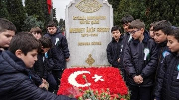 Milli şairimiz Mehmet Akif Ersoy, İstiklal Marşı'nın kabulünün 103. yılında dualarla anıldı
