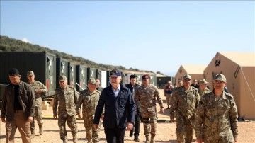 Milli Savunma Bakanı Akar, NATO'nun Türkiye'ye 4 bin kişilik çadır daha göndereceğini açık
