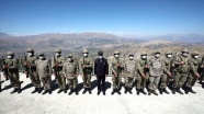 Milli Savunma Bakanı Akar ve komutanlardan Irak sınır hattındaki birliklere denetleme