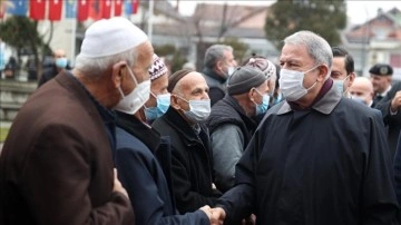 Milli Savunma Bakanı Akar'a Kosova'da yaşayan Türklerden yoğun ilgi