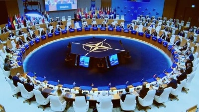 Milli Savunma Bakanı G&uuml;ler, NATO Savunma Bakanları i&ccedil;in d&uuml;zenlenen &ccedil;alışma yemeğine katıldı