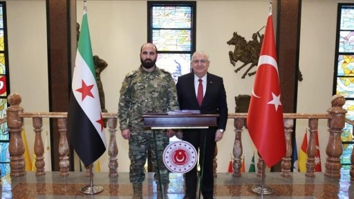 Milli Savunma Bakanı G&uuml;ler, Suriye Genelkurmay Başkanı T&uuml;mgeneral Nasan'ı kabul etti