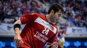 Milli sporcu Halil İbrahim Öztürk, başarıyı futbolda değil hentbolda yakaladı