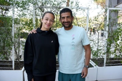 Milli tenis&ccedil;i Zeynep S&ouml;nmez'in Tunuslu başantren&ouml;r&uuml; Jellali, oyuncusuna g&uuml;veniyor: