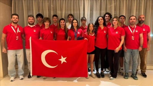 Milli yelkenci Nurhayat G&uuml;ven, Gen&ccedil;ler D&uuml;nya Şampiyonası'nda bronz madalya kazandı