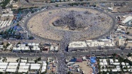 Milyonlarca hacı adayı Arafat Vakfesi&#039;nde duaya durdu
