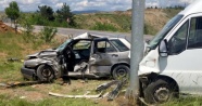 Minibüs ile otomobil çarpıştı: 1 ölü, 4 yaralı