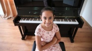 Minik Türk piyanist Arya uluslararası yarışmalarda sahne alıyor