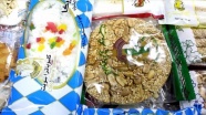 Mısır&#039;da Mevlit Kandili kutlamaları kapsamında hazırlanan tatlılar ilahiler eşliğinde satılıyor