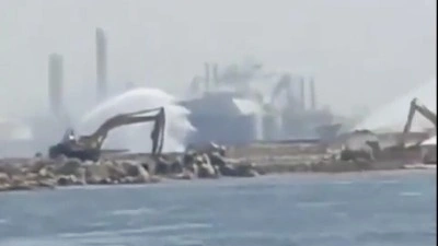 Mısır'ın Dimyat Limanı'ndaki gazlaştırma ve depolama gemilerinde yangın &ccedil;ıktı