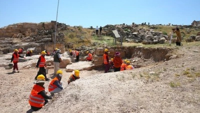 Mithras Tapınağı'nın 1700 yıl &ouml;nce m&uuml;h&uuml;rlenerek kapatıldığı belirlendi