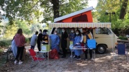 Mobil aşı ekibi 'nostaljik minibüs'le köy köy dolaşıyor