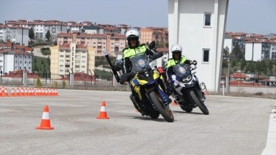 Motosikletli trafik polisleri "Şahinler" zorlu eğitimlerden ge&ccedil;iyor