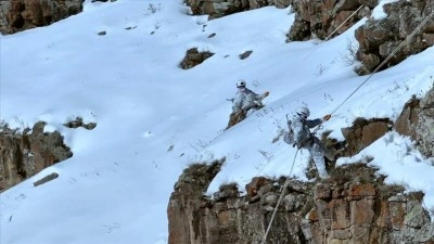 MSB, Mehmet&ccedil;iğin zorlu koşullardaki dağcılık eğitiminden g&ouml;r&uuml;nt&uuml; paylaştı