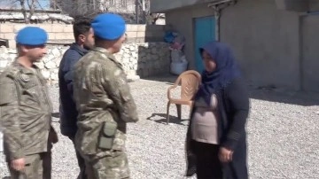 MSB'den şehit askerin Adıyaman'daki depremzede ailesine ziyaret