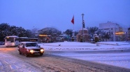 Muğla'da kar yağışı yolları kapattı