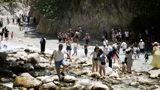 Muğla'daki Saklıkent Kanyonu'nda bayram tatili yoğunluğu