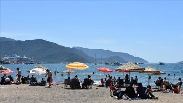 Muğla sahillerinde bayramın ikinci gününde de hareketlilik sürüyor