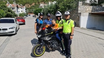 Muğla'da engelli çocuğun polis motosikletine binme hayali gerçekleşti