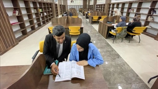 Muhtar, mahallesindeki öğrenciler ile AFAD'a gönüllü hizmet veriyor