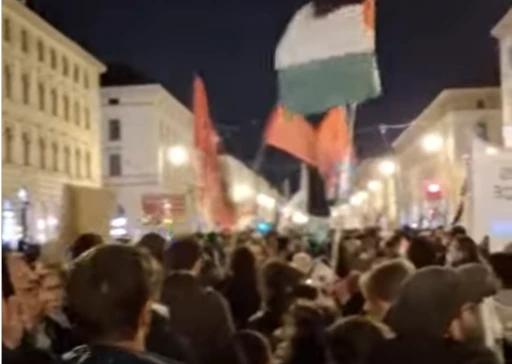 Münih’te ‘Viva Filistin’ sesleri yankılandı: Vicdanlar ayakta, bayraklar gökyüzünde