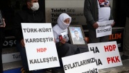 Muş Kardeşlik Platformu, HDP binası önünde oturma eylemi yapan ailelere destek verdi