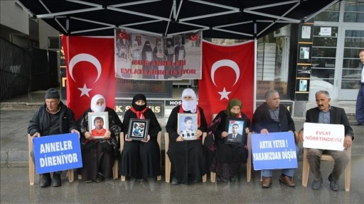 Muş'ta evlatlarına kavuşmak için eylem yapan aileler "Terörsüz Türkiye" sürecinden me