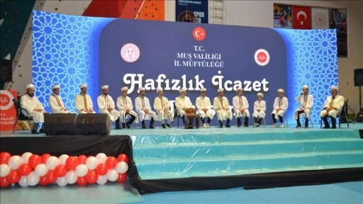Muş'ta hafızlık eğitimini tamamlayan 300 öğrenci icazet aldı