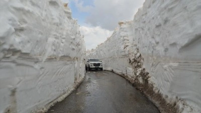 Muş'ta kar nedeniyle yaklaşık 6 aydır kapalı olan alternatif g&uuml;zergah ulaşıma a&ccedil;ıldı