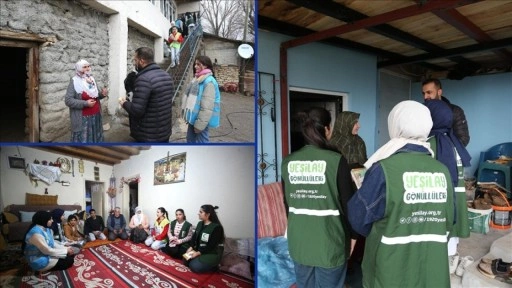 Muş'ta Yeşilay ekipleri k&ouml;ylere giderek ailelere bağımlılığın zararlarını anlatıyor