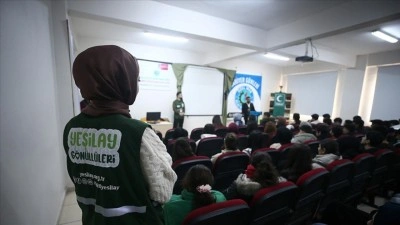 Muş'ta Yeşilay Haftası'nda yaklaşık 12 bin kişi bağımlılığa karşı bilin&ccedil;lendirildi