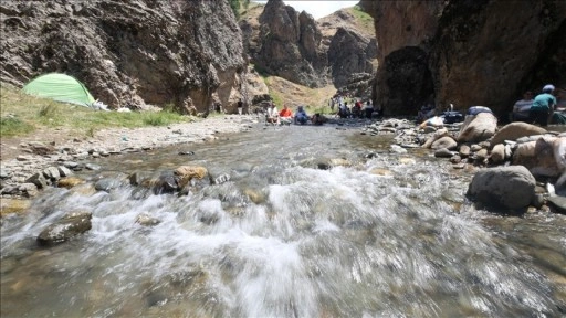 Muş'taki Kızılağaç Kanyonu sıcaktan bunalanların uğrak yeri oldu