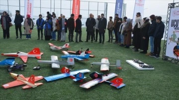 Muşlu gençler model uçak eğitimiyle TEKNOFEST'e hazırlanıyor