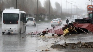 Muş'ta olumsuz hava şartları sebebiyle eğitime 1 gün ara verildi