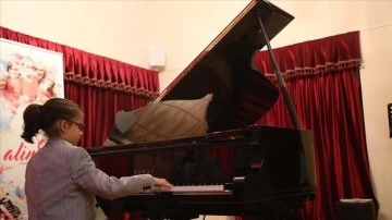 "Mutlak kulak" Yusufhan, ünlü bir piyanist olmak istiyor