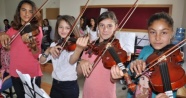 Müzik öğretmeni köy çocuklarının hayalini gerçekleştirdi