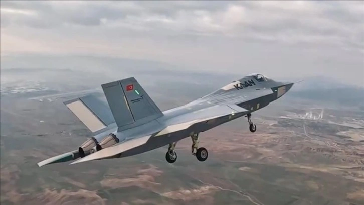 Kalorifer peteği u&ccedil;tu ama Laleli kaldırımları h&acirc;l&acirc; bitmedi -Emin Batur yazdı-