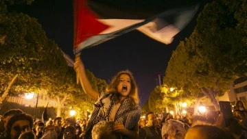 &Ccedil;ocuklar uğrunda&hellip; -&Uuml;lkü Menşure Solak yazdı-