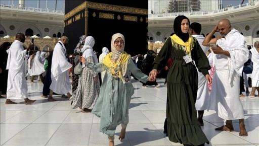 Nadir görülen gen hastası Esma, Kabe hayaline kavuştu