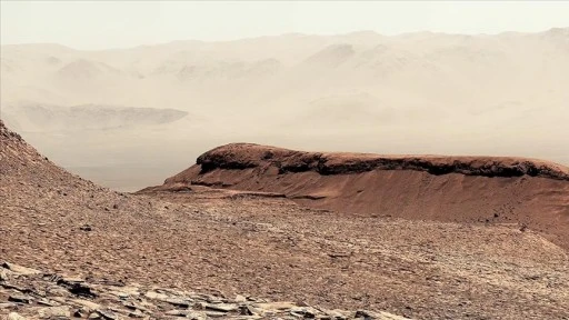 NASA'nın Mars'taki Curiosity Gezgini'nin Sharp Dağı'nda çektiği görüntü paylaşıldı