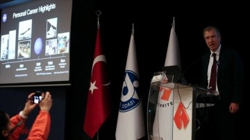 NASA'da görevli Jay Trimble, İzmir'de öğrencilerle bir araya geldi