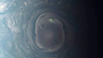 NASA'nın Juno uzay aracı, Jüpiter'de "yeşil parlak bir kürenin" fotoğrafını çekt