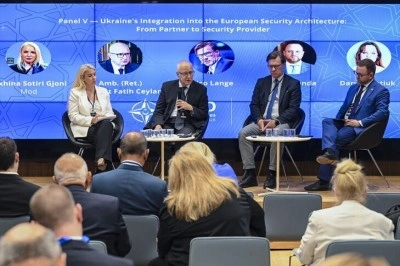 NATO Zirvesi Diyalogları kapsamında Ukrayna'nın Avrupa g&uuml;venliğine entegrasyonu konuşuldu