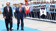 Nazarbayev resmi törenle karşılandı